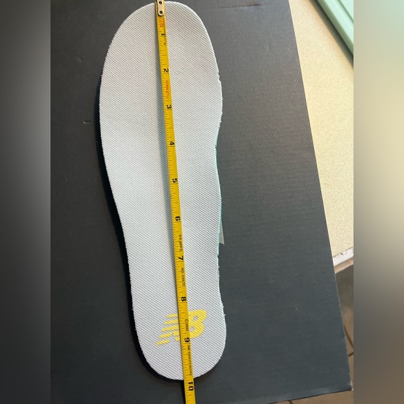 New Balance Women's 574 V2 Pastel Sneaker, Lemon Haze/Whit, 7.5. New in box - Picture 6 of 8